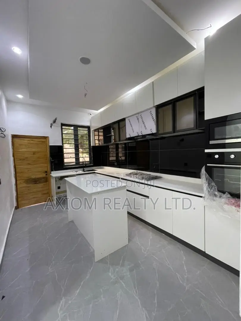 4bdrm Duplex in Idado for sale in Idado