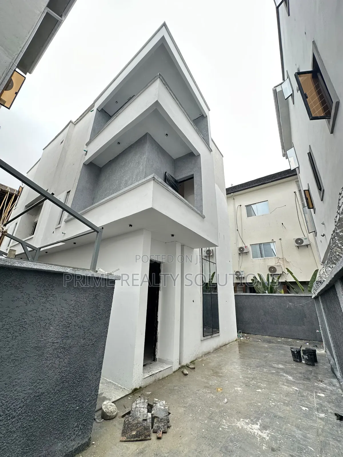 5bdrm Duplex in Lekki Phase 1 for sale in Lekki Phase 1