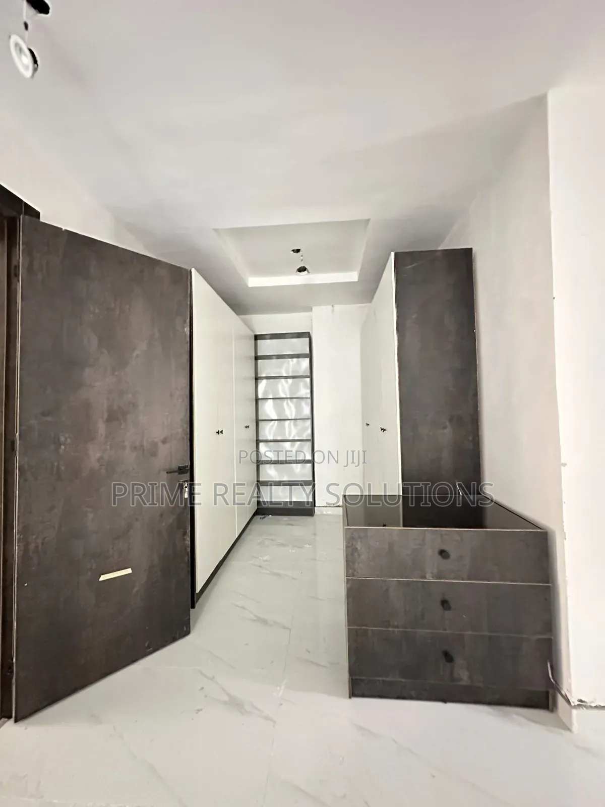 5bdrm Duplex in Lekki Phase 1 for sale in Lekki Phase 1