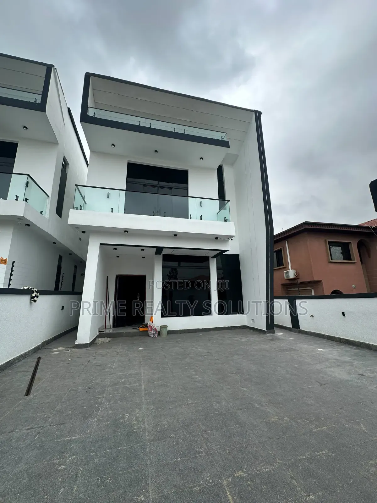 5bdrm Duplex in Ikota for sale in Ikota