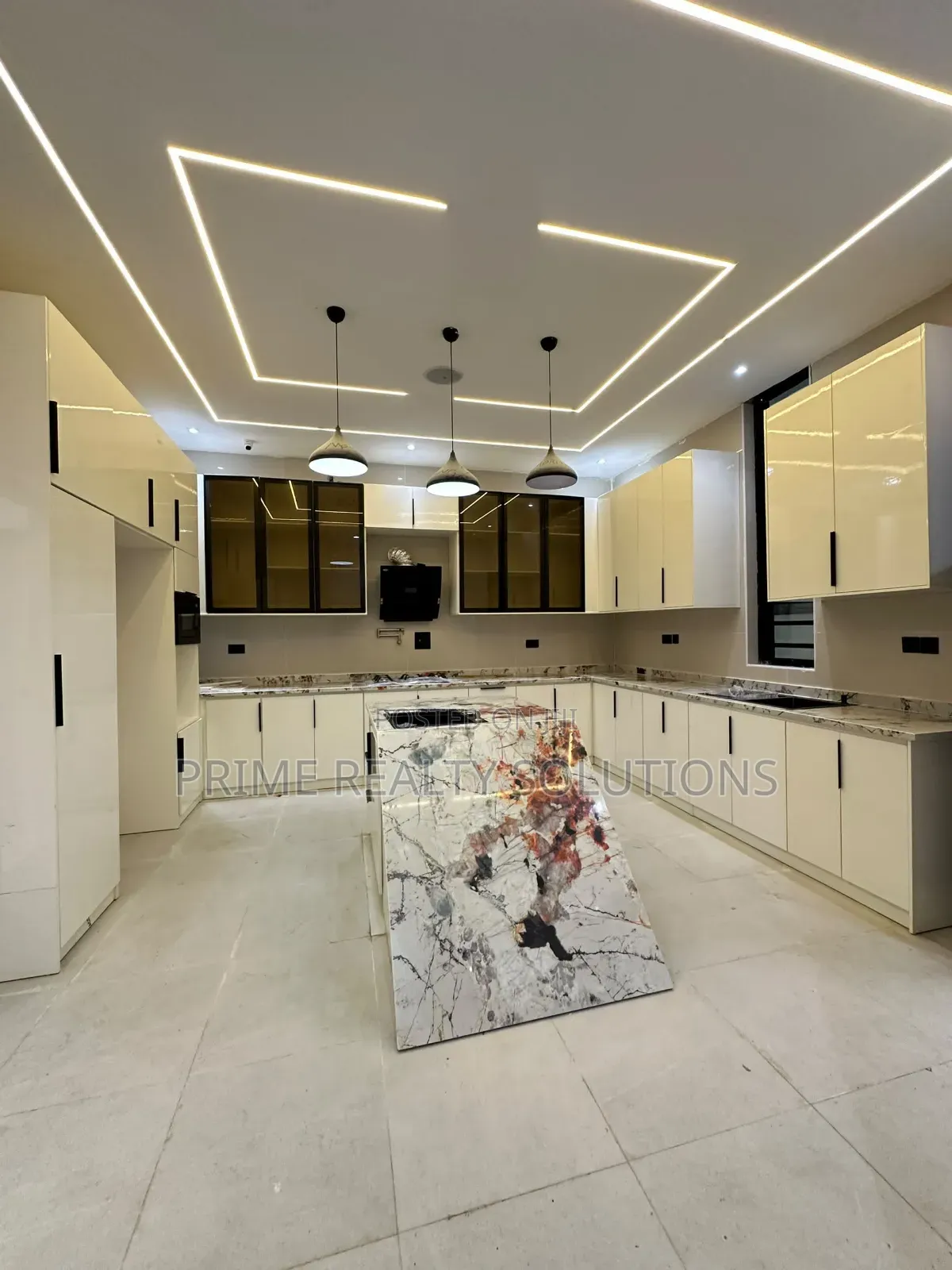 5bdrm Duplex in Ikota for sale in Ikota