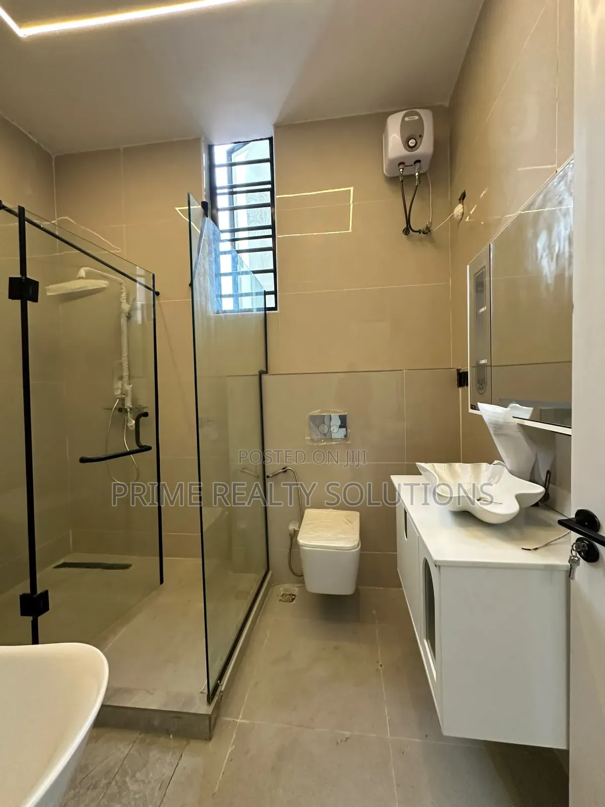 5bdrm Duplex in Ikota for sale in Ikota