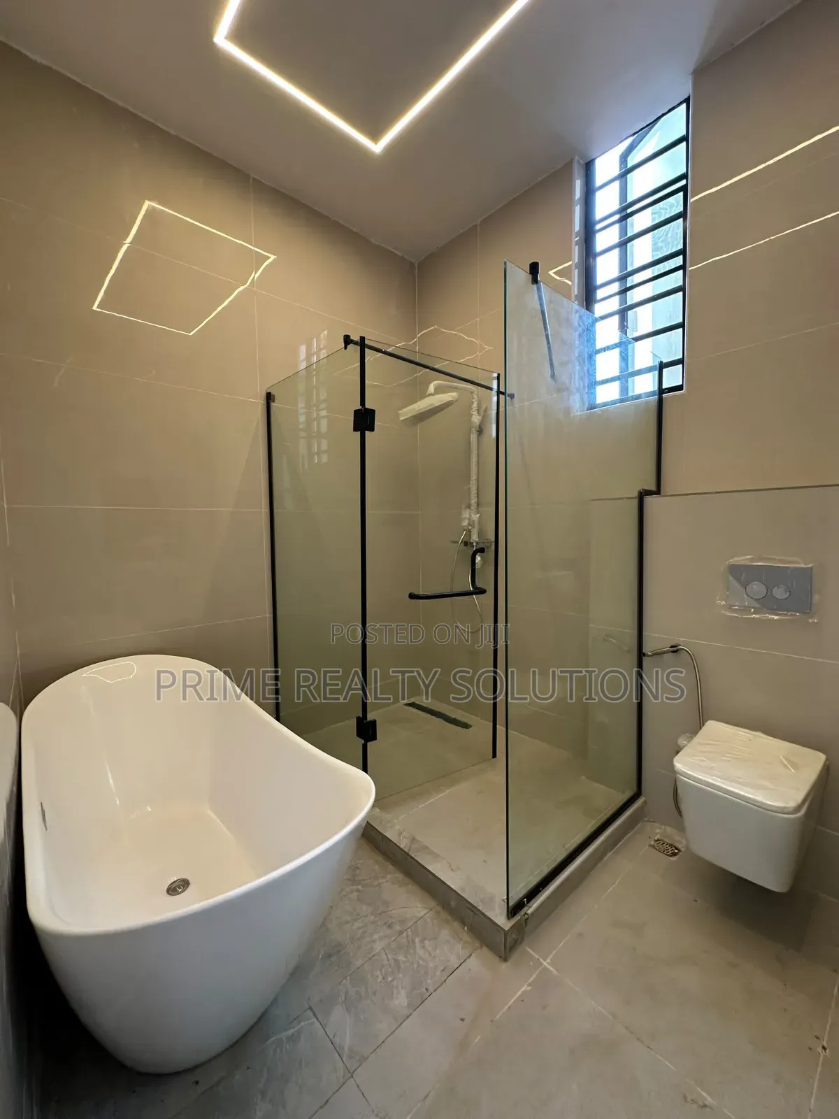 5bdrm Duplex in Ikota for sale in Ikota