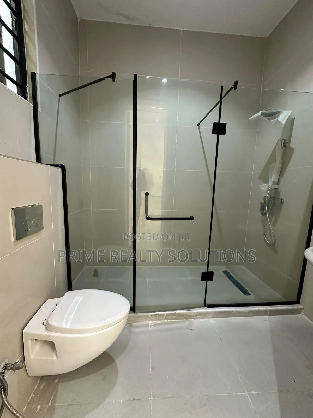 5bdrm Duplex in Ikota for sale in Ikota