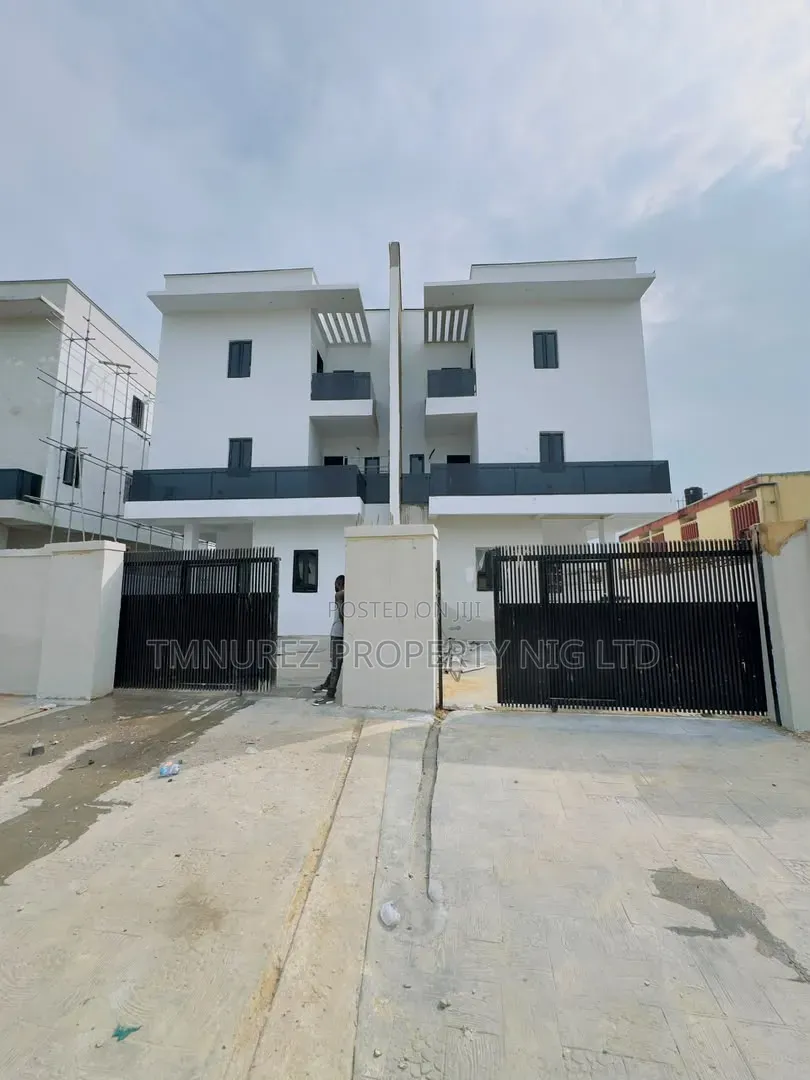 4bdrm Duplex in Ogudu Road for sale in Ogudu Road