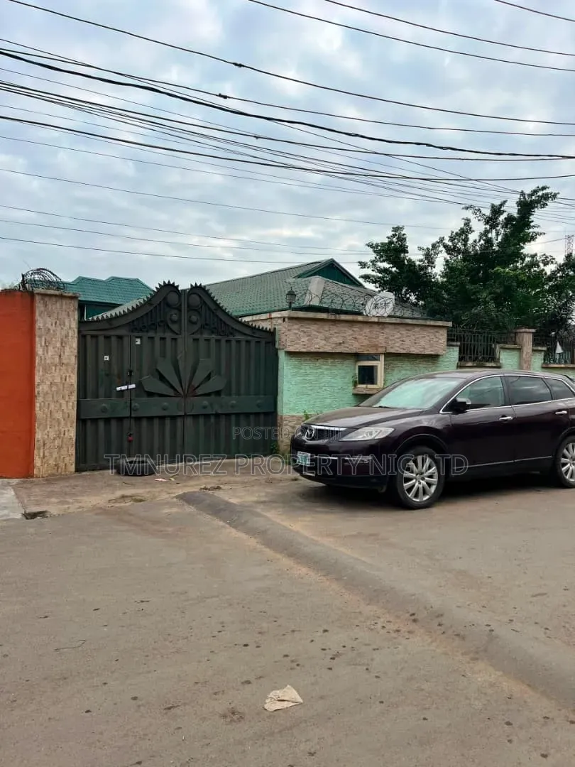 12bdrm Bungalow in Western Avenue for sale in Western Avenue