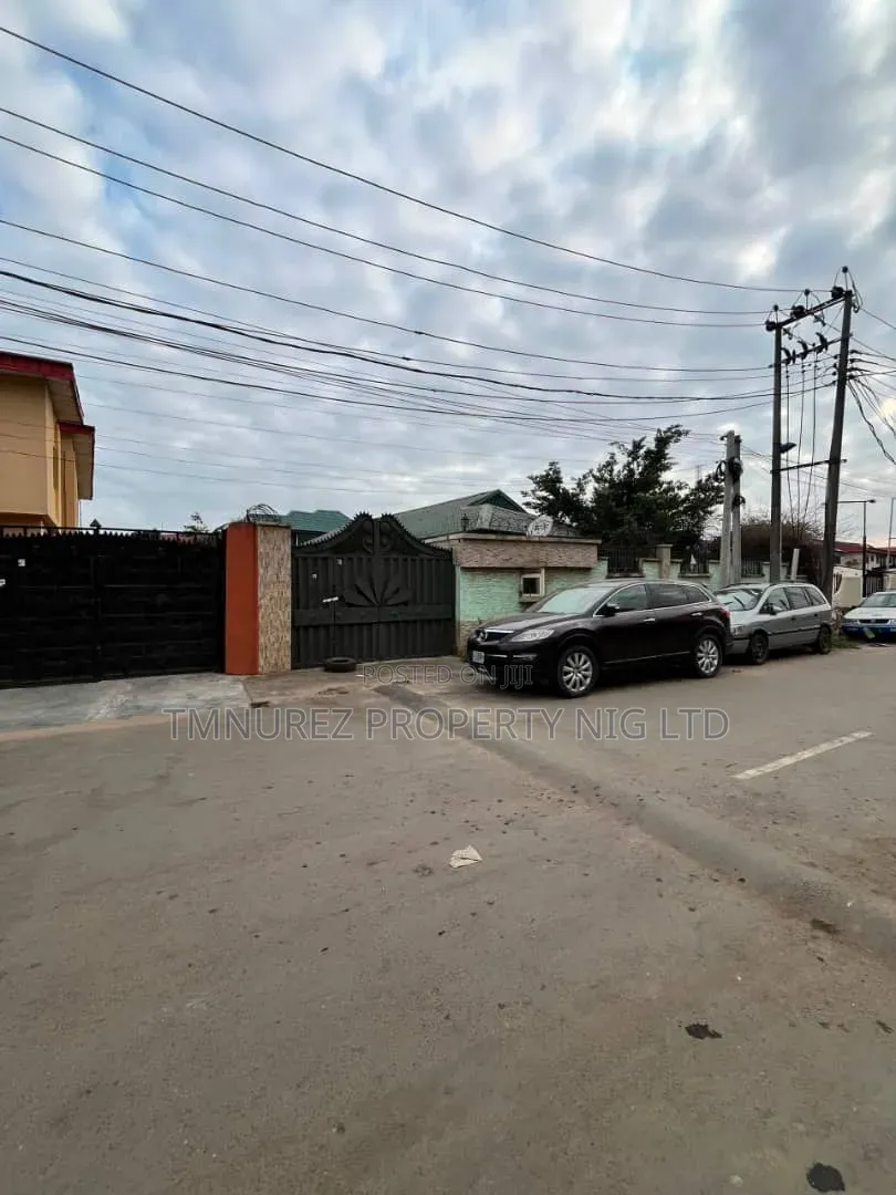 12bdrm Bungalow in Western Avenue for sale in Western Avenue