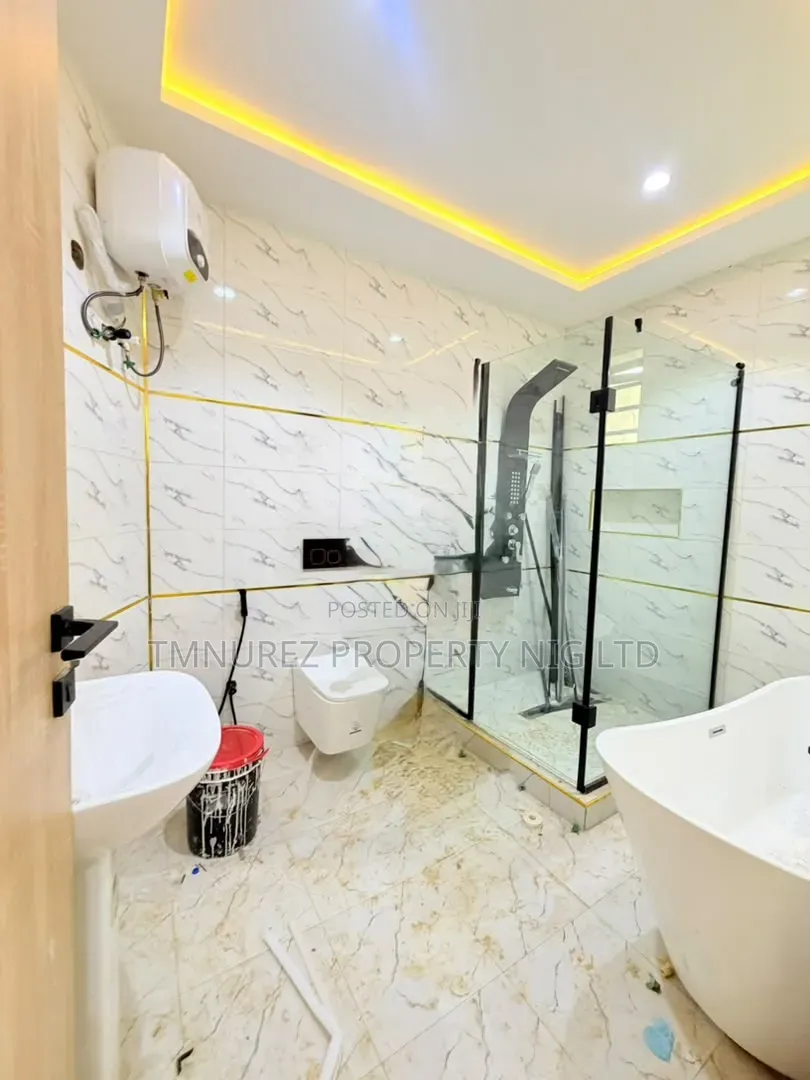 4bdrm Duplex in Pakuro for sale in Pakuro