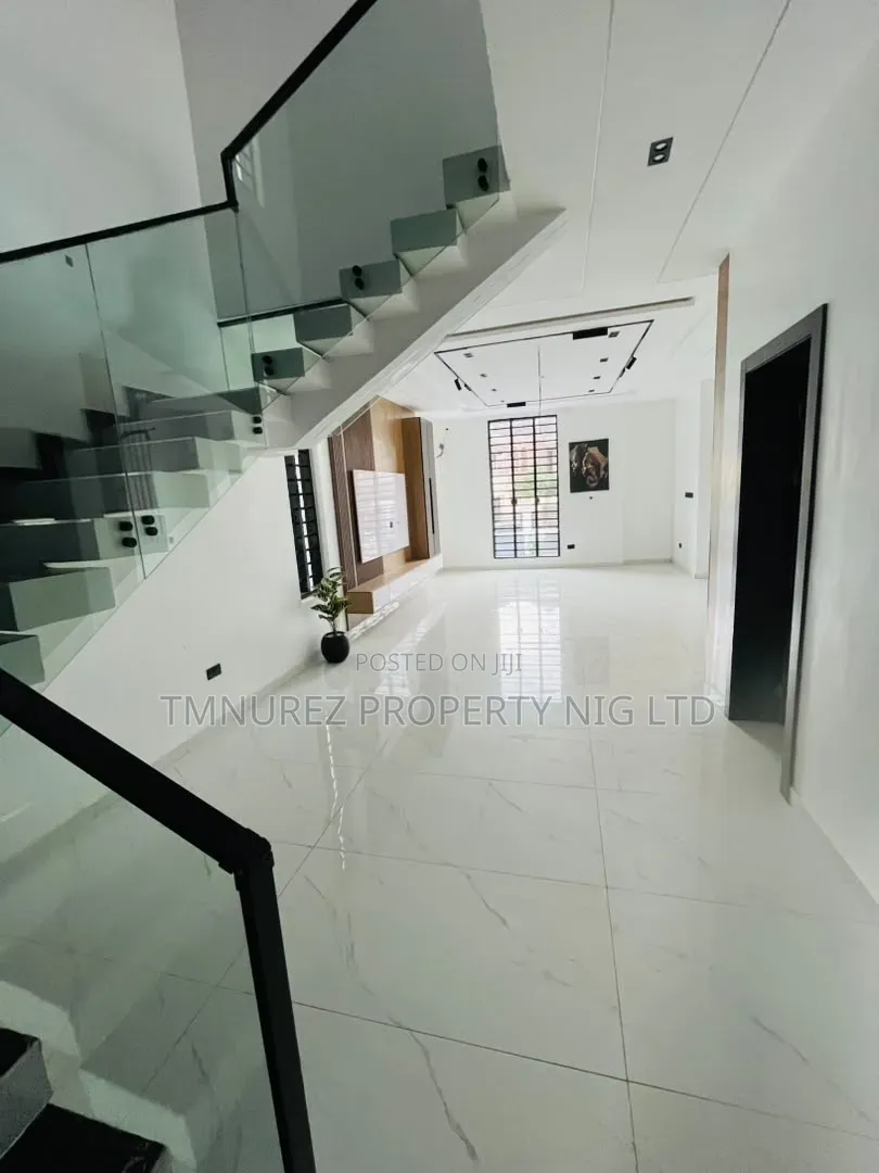 4bdrm Duplex in Pakuro for sale in Pakuro
