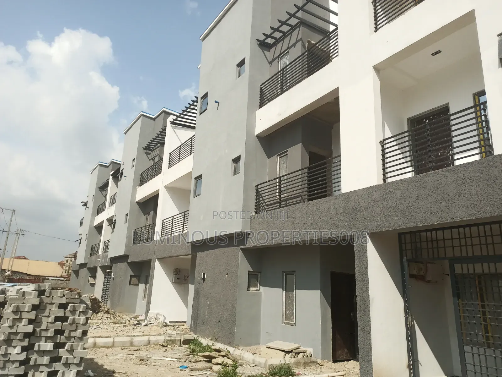4bdrm Duplex in Tangerine Exquisite, Life Camp for sale in Life Camp