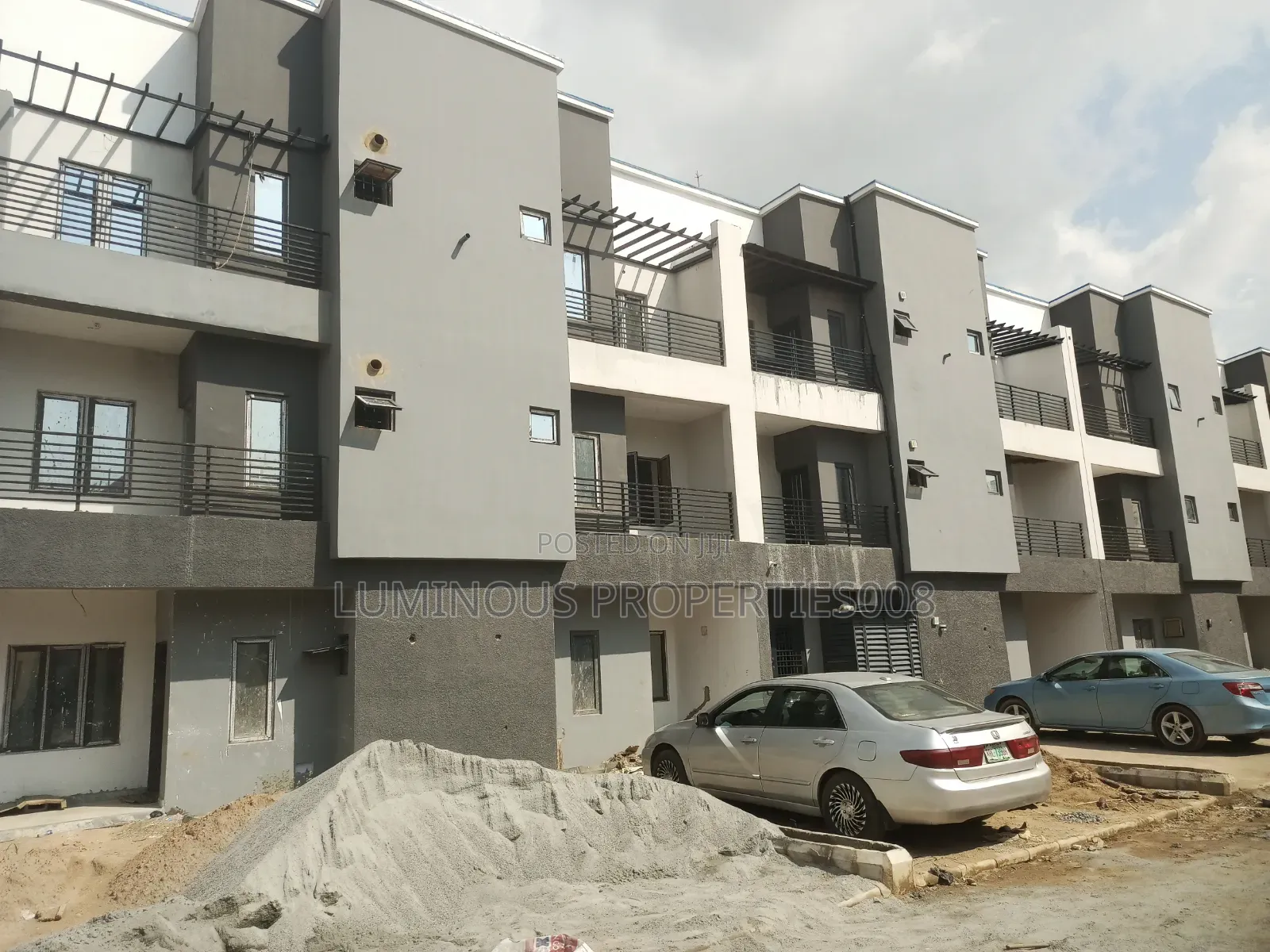 4bdrm Duplex in Tangerine Exquisite, Life Camp for sale in Life Camp