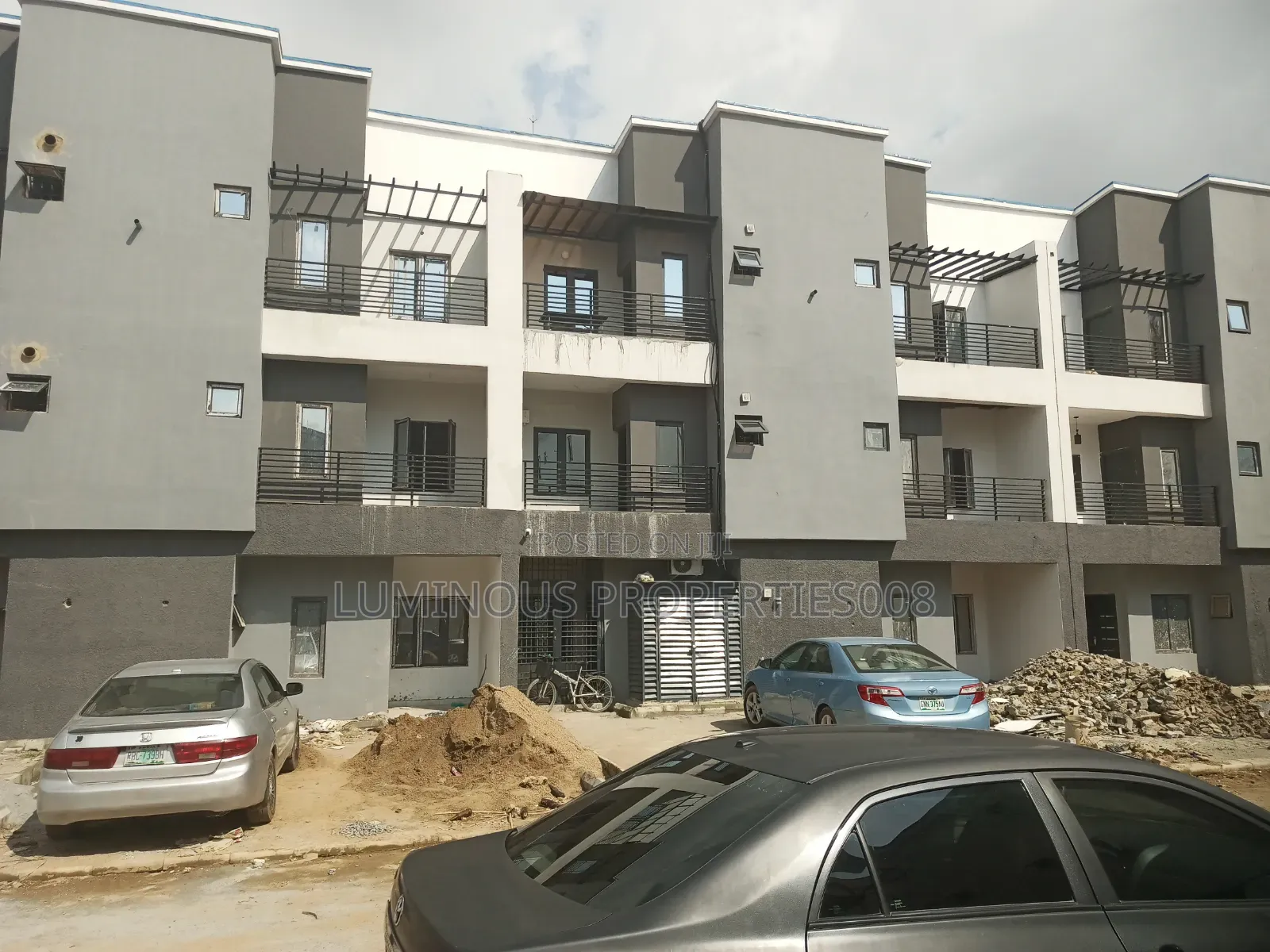 4bdrm Duplex in Tangerine Exquisite, Life Camp for sale in Life Camp