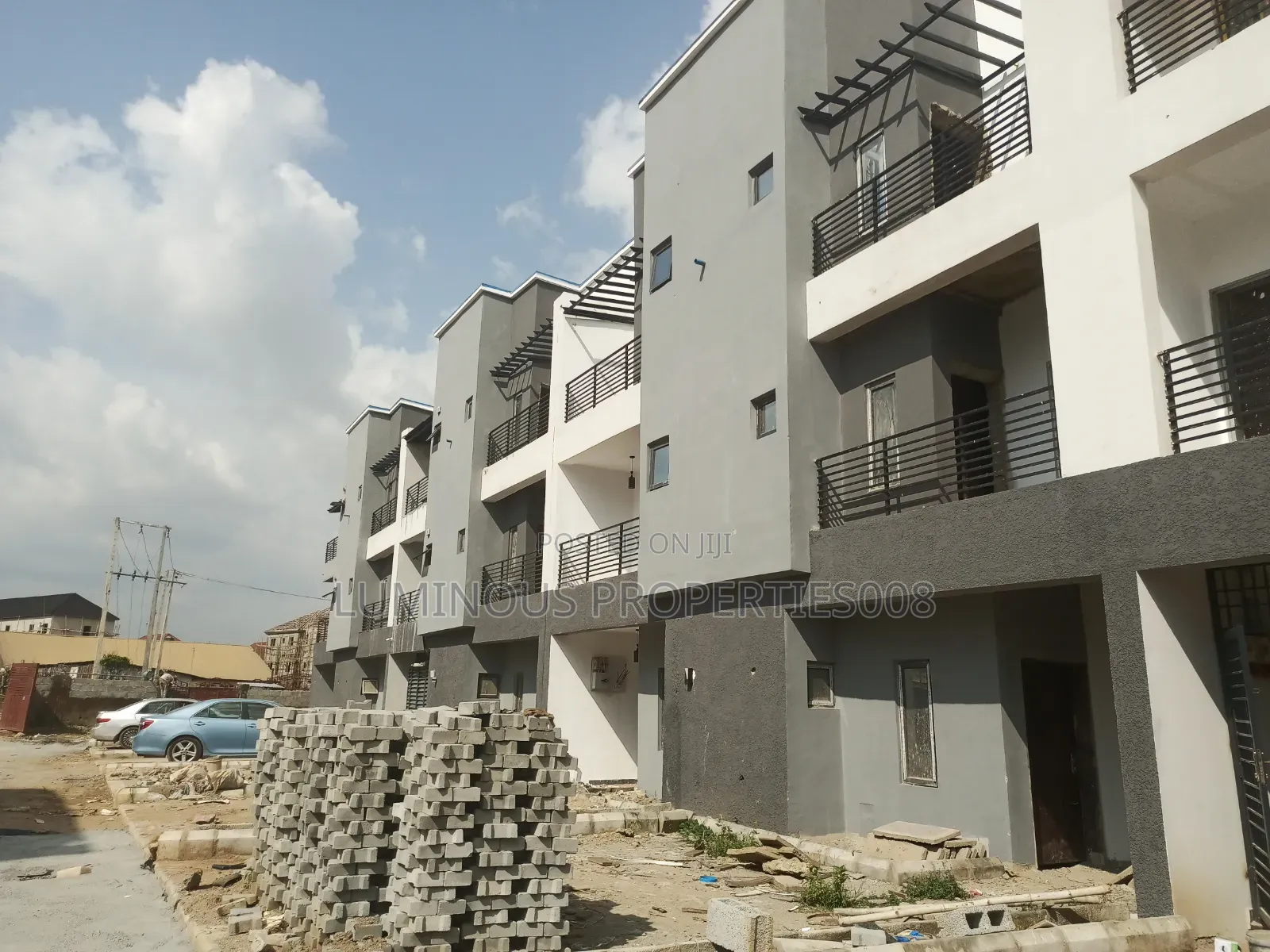 4bdrm Duplex in Tangerine Exquisite, Life Camp for sale in Life Camp