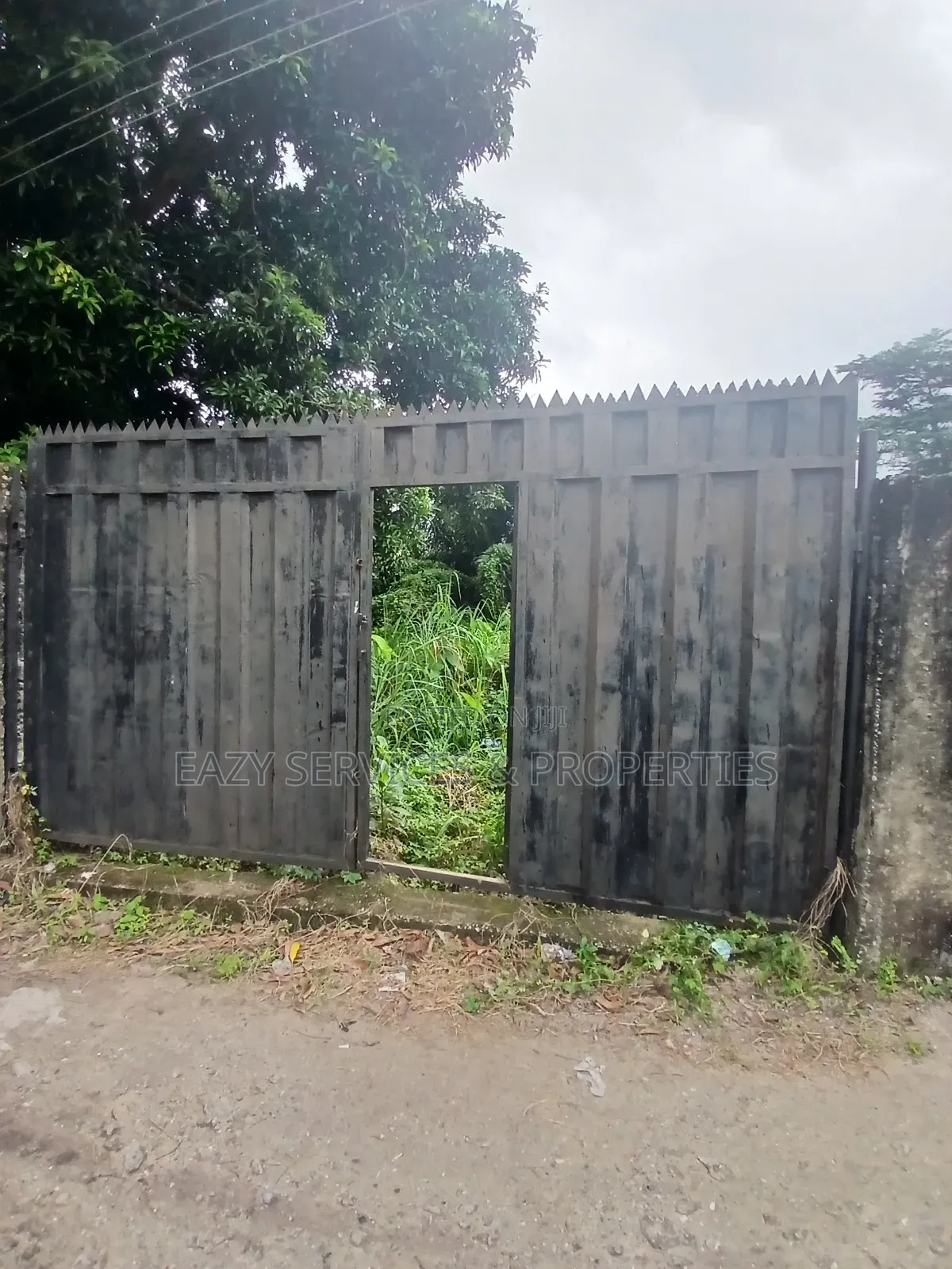 800sqm of Land (Fenced Gated) With C of O in Ajah in Ado / Ajah