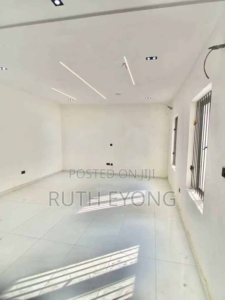 4bdrm Townhouse / Terrace in Lekki Phase 1 Off for rent in Lekki Phase 1