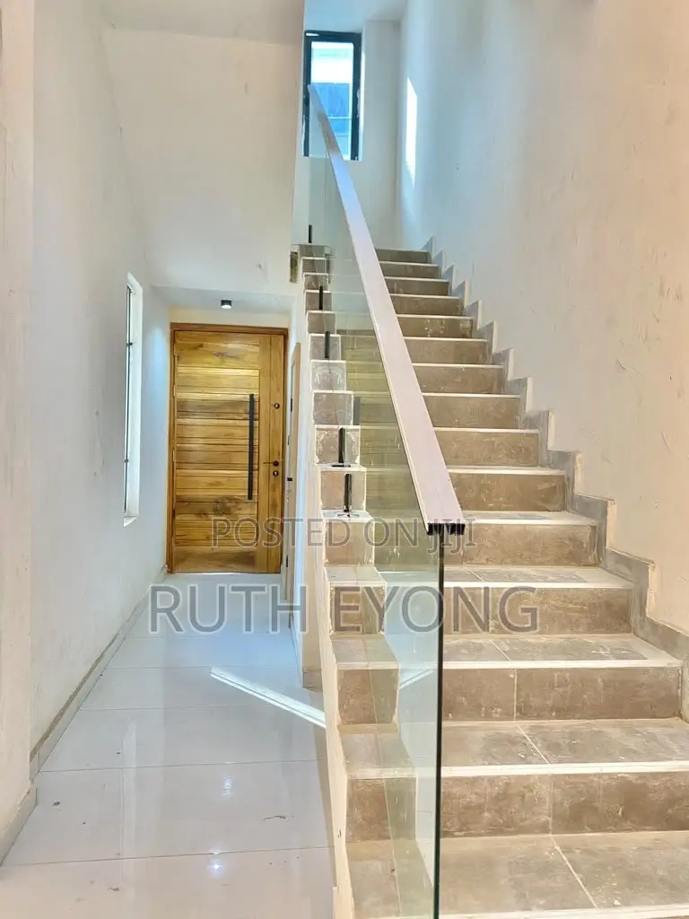 4bdrm Townhouse / Terrace in Lekki Phase 1 Off for rent in Lekki Phase 1
