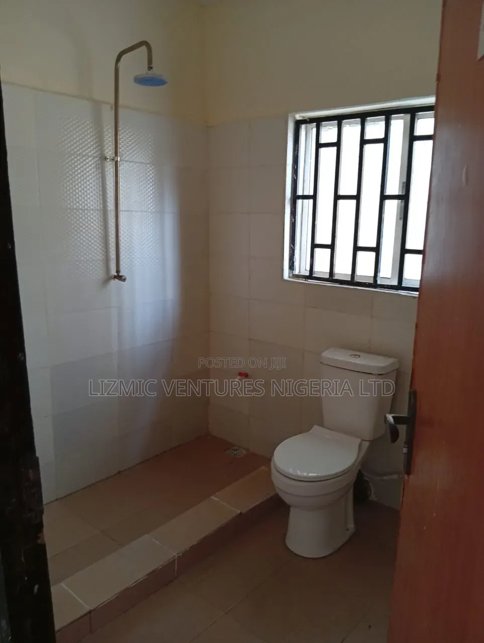 Furnished 6bdrm Block of Flats in Isuti Rd, Igando / Ikotun/Igando in Igando / Ikotun/Igando