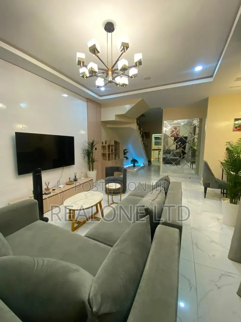 Furnished 4bdrm Duplex in Chevron for rent in Chevron