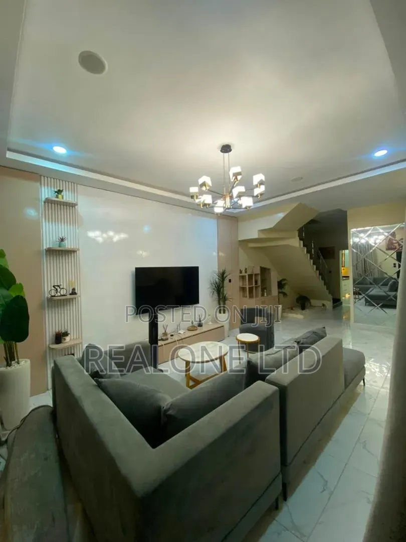 Furnished 4bdrm Duplex in Chevron for rent in Chevron