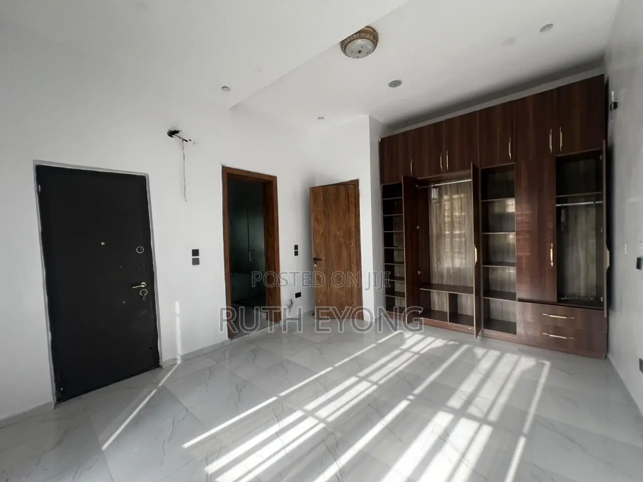 4bdrm Townhouse / Terrace in Off Spg Road Ologolo for rent in Ologolo