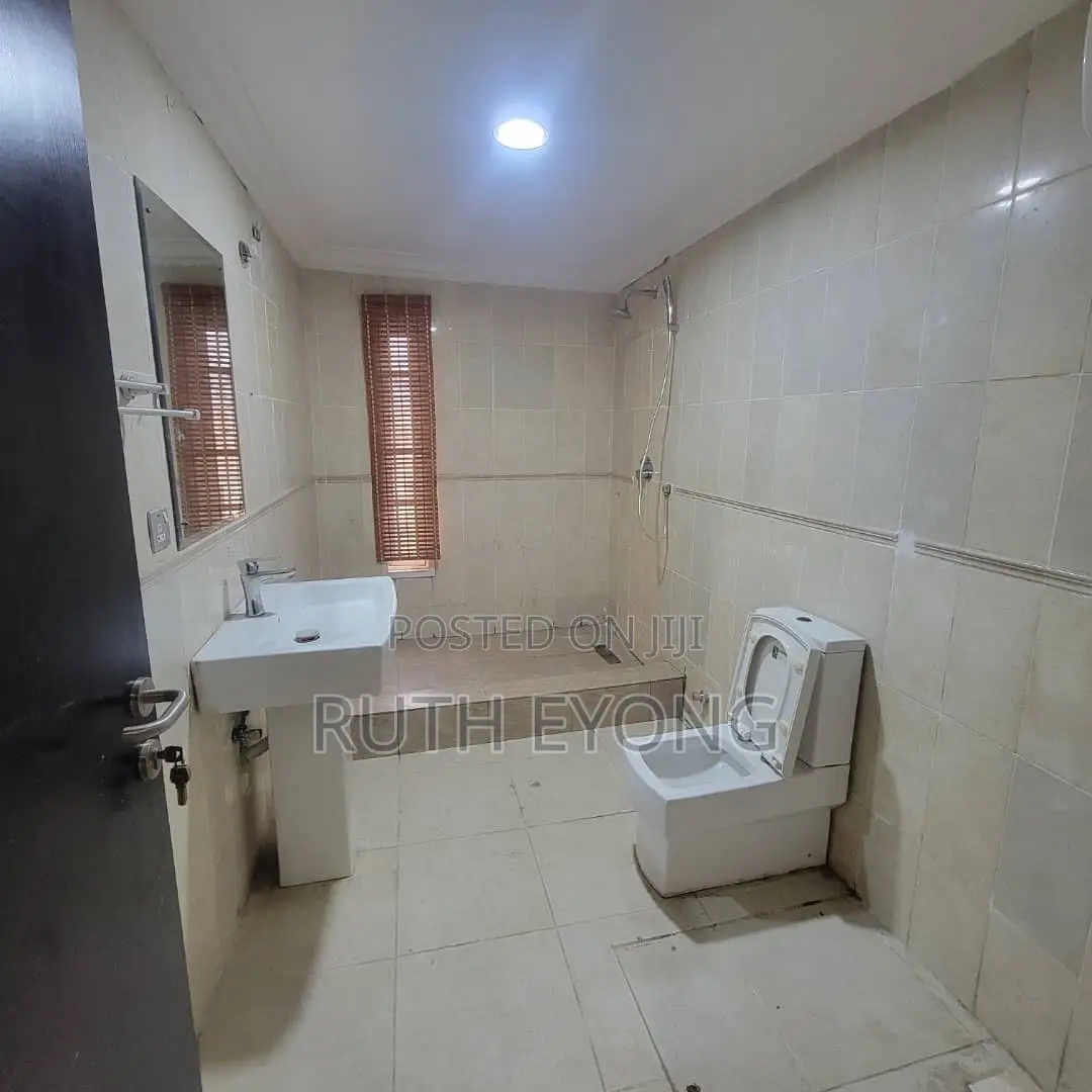 5bdrm Townhouse / Terrace in Off Nnpc Road Osapa for rent in Osapa london