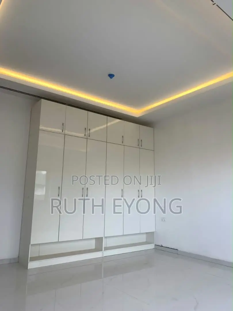 3bdrm Apartment in Of Ikoyi Off, Bourdillon for rent in Bourdillon