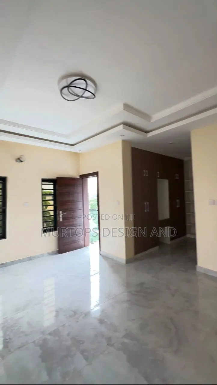 4bdrm Duplex in Oba Akran for sale in Oba Akran