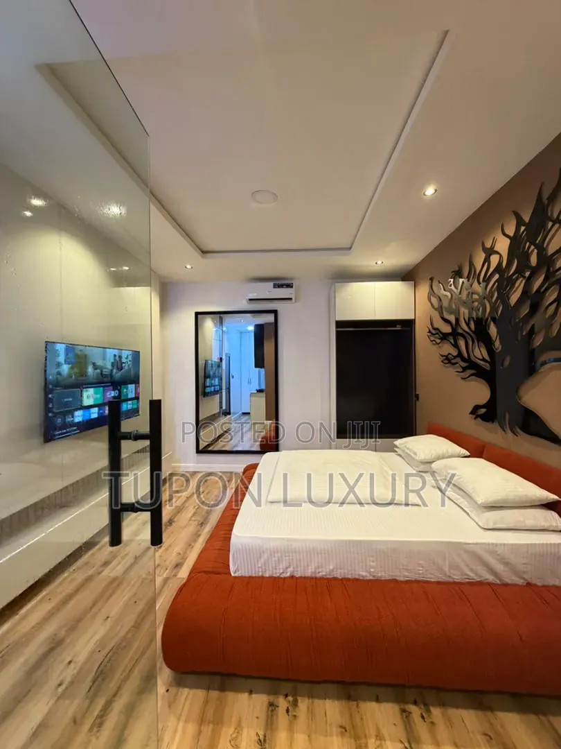 Luxury Studio Apartment With Bath Tub in Chevron