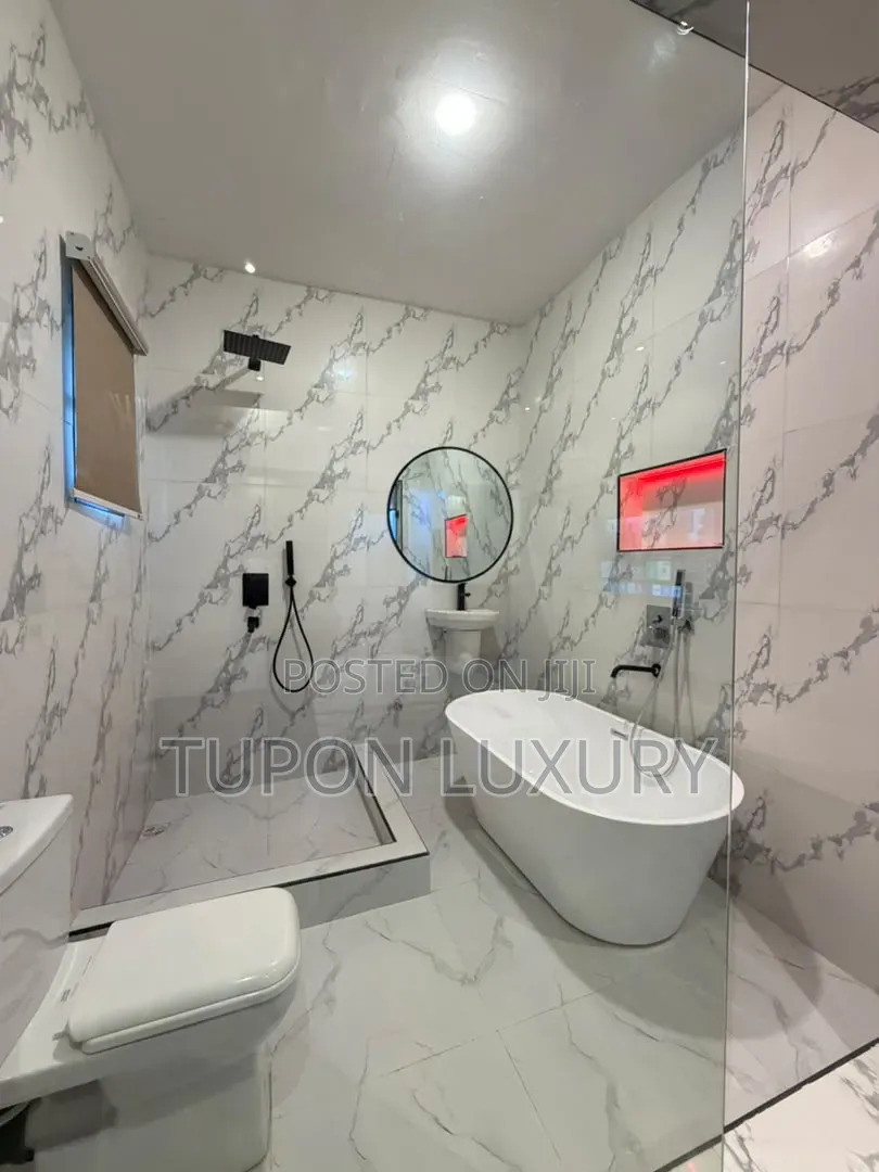 Luxury Studio Apartment With Bath Tub in Chevron