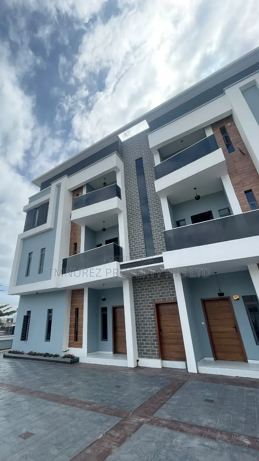 2bdrm Apartment in Off Lekki-Epe Expressway for sale in Off Lekki-Epe Expressway