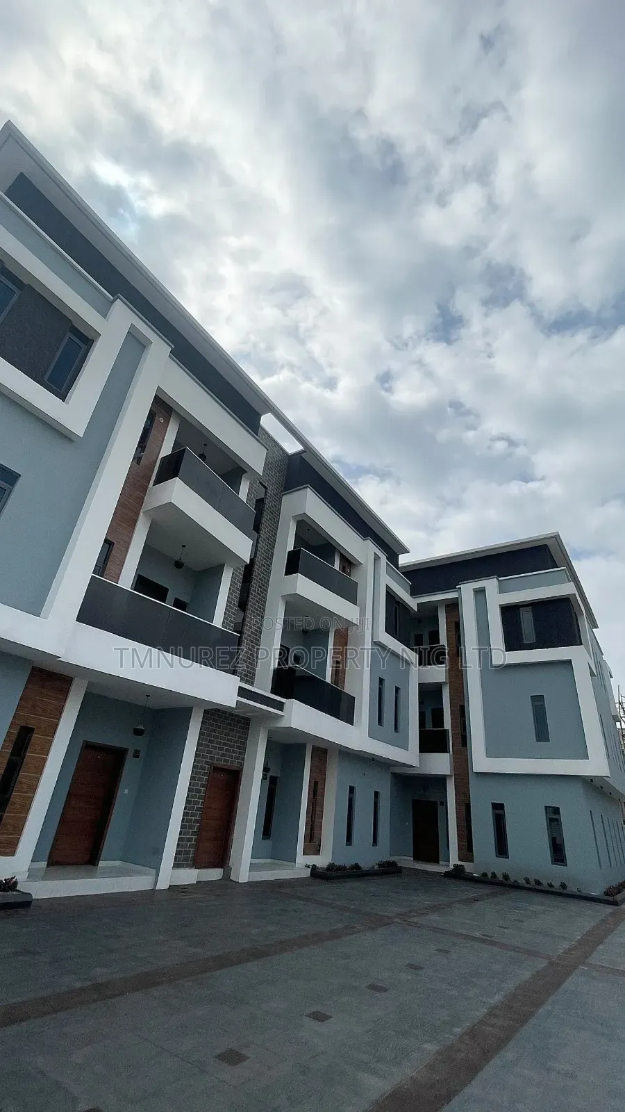 2bdrm Apartment in Off Lekki-Epe Expressway for sale in Off Lekki-Epe Expressway