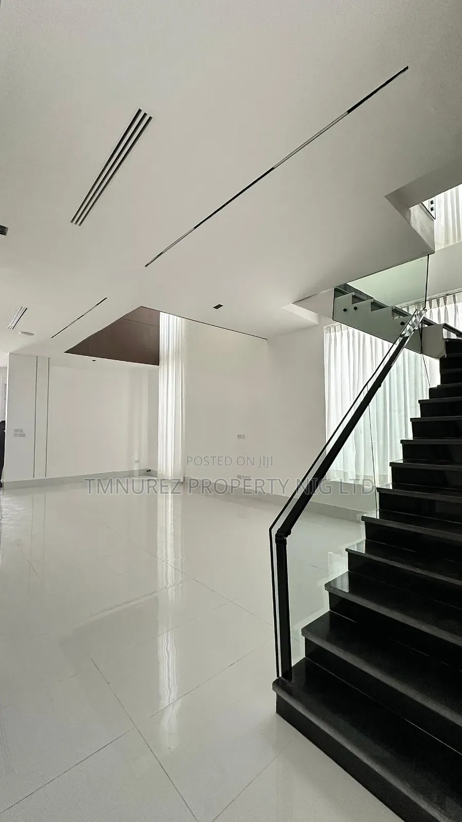 5bdrm Duplex in Chevron for sale in Chevron
