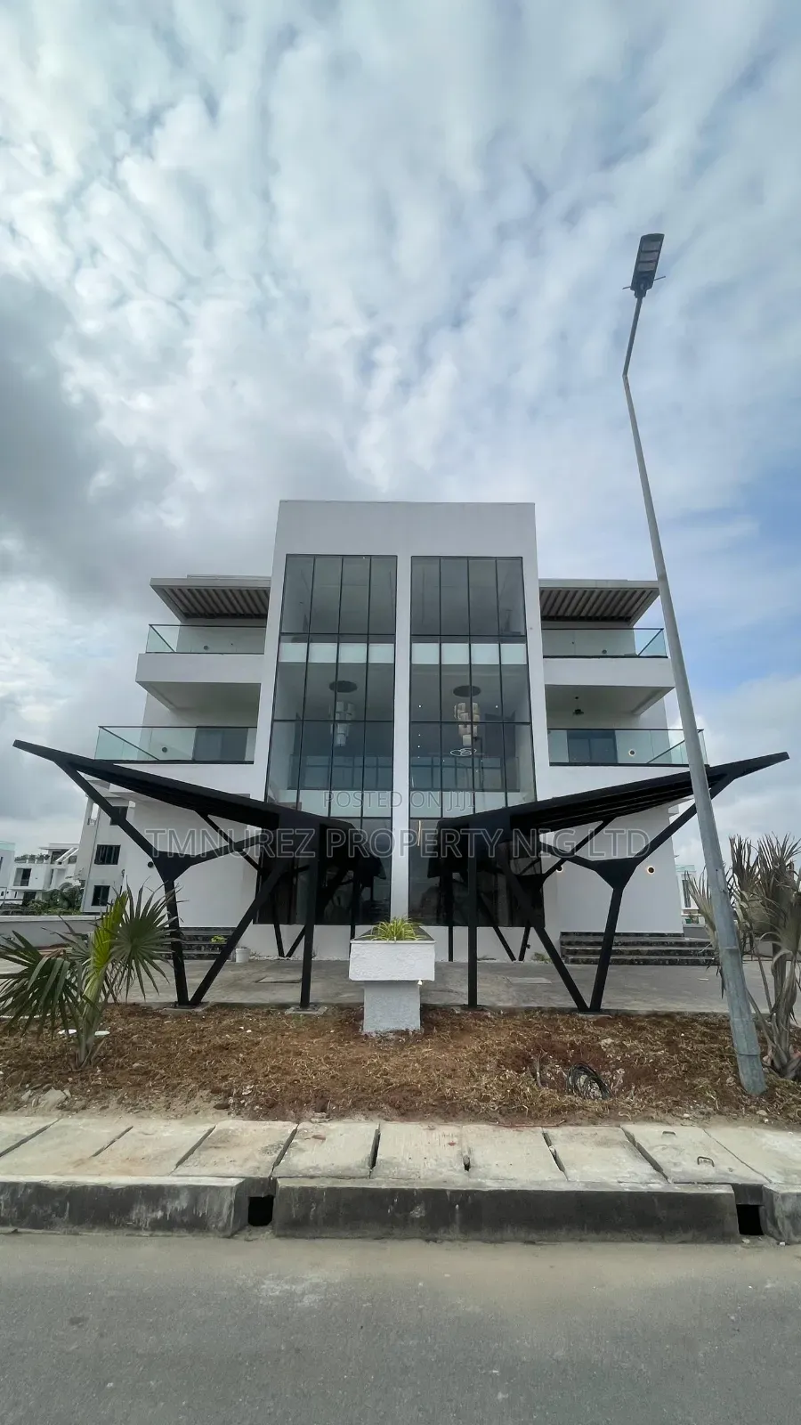 5bdrm Duplex in Ikate for sale in Ikate