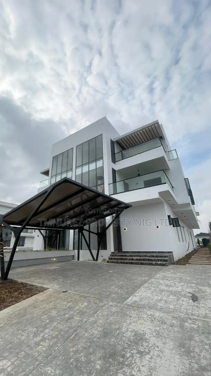 5bdrm Duplex in Ikate for sale in Ikate