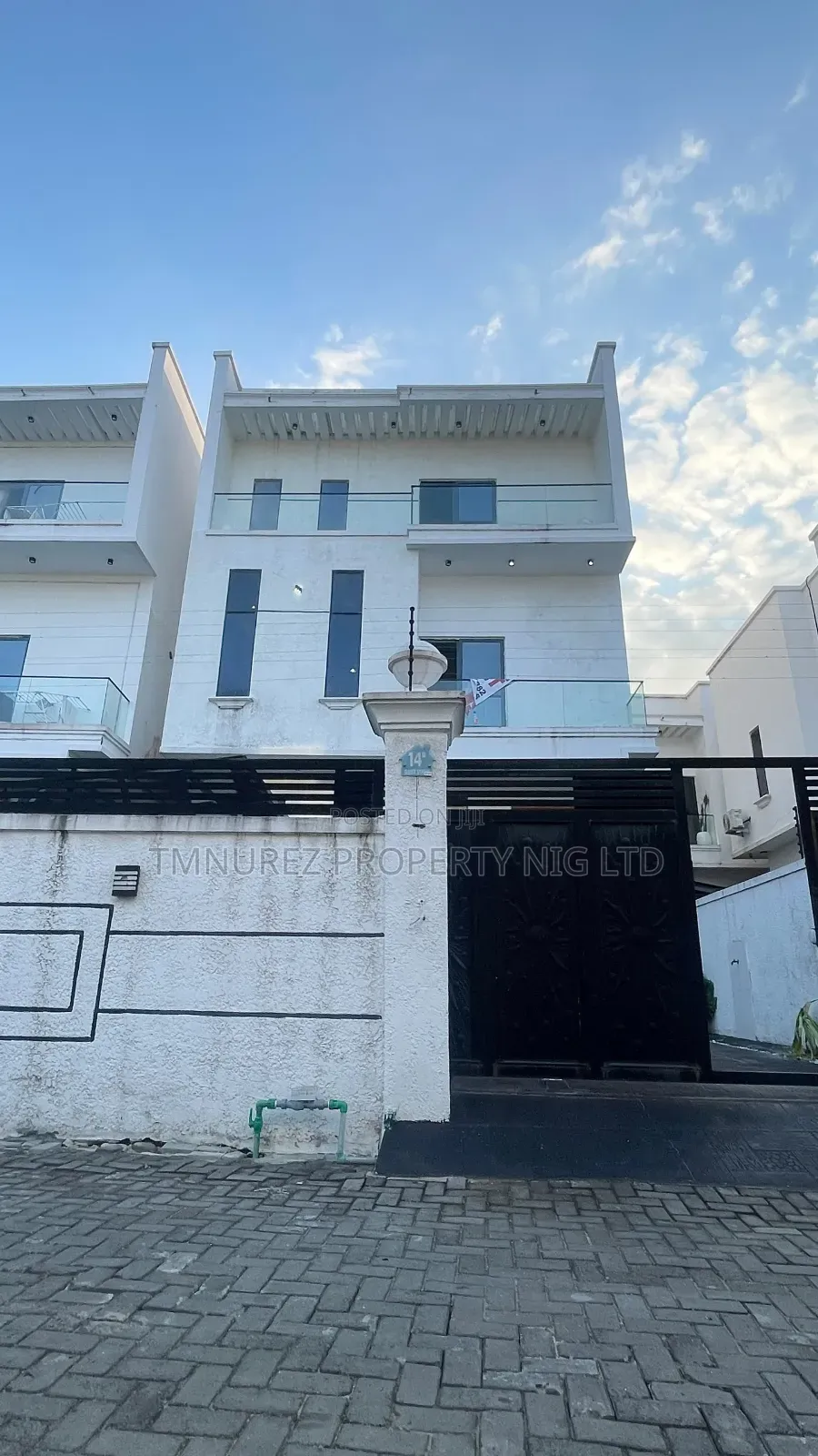 6bdrm Duplex in Chevron for rent in Chevron
