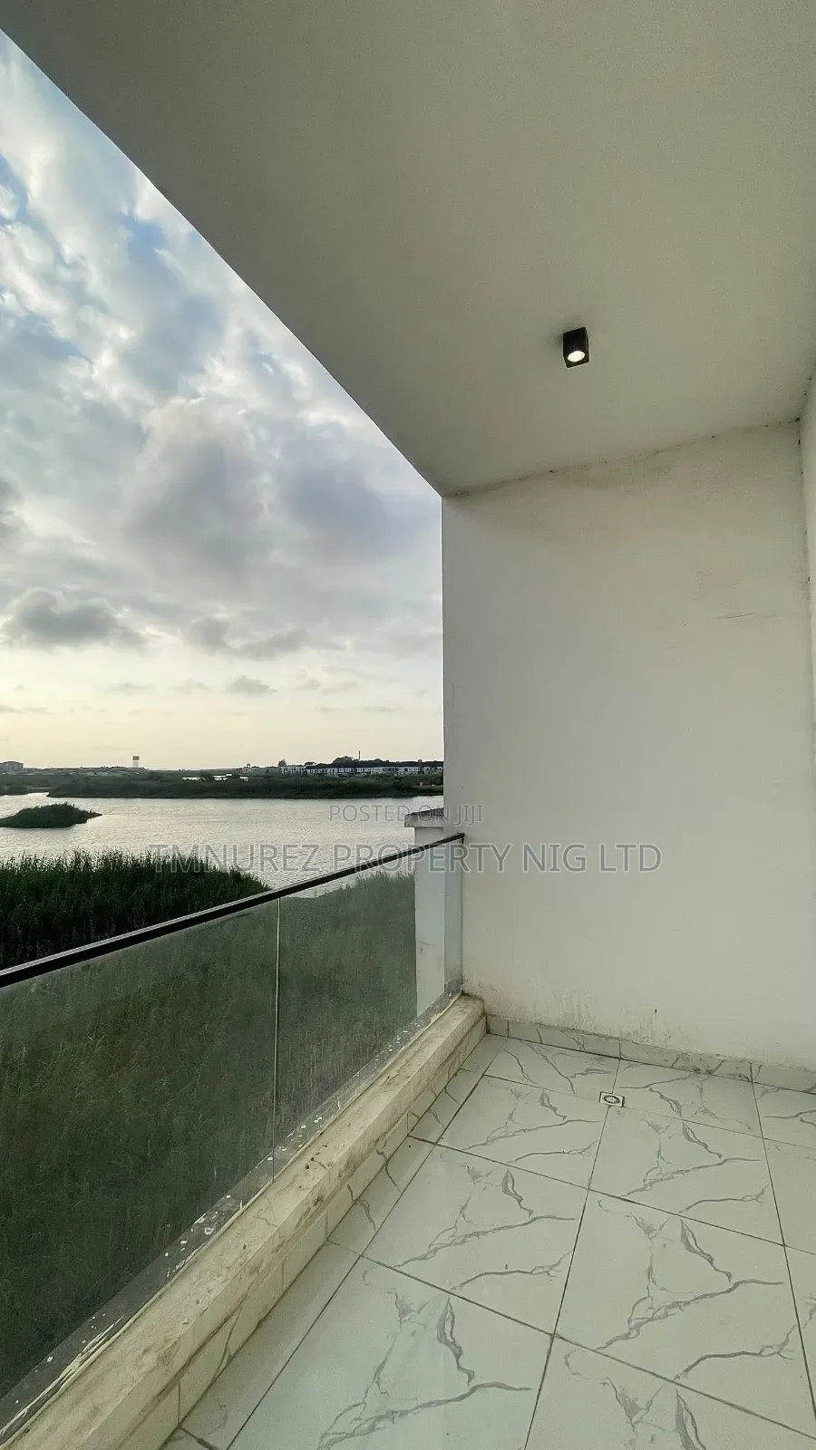6bdrm Duplex in Chevron for rent in Chevron