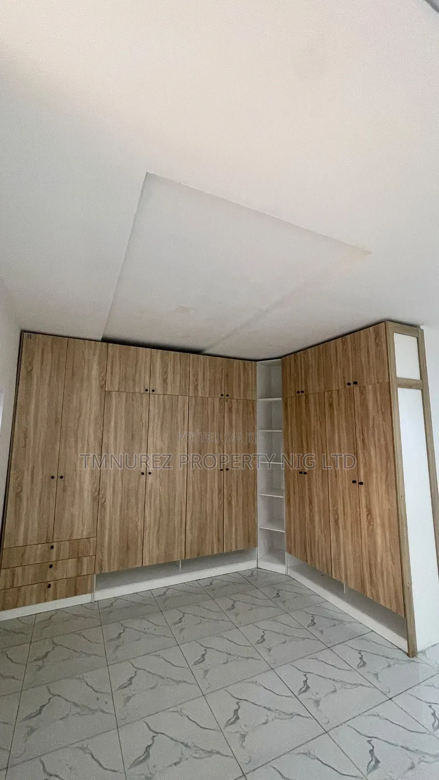 6bdrm Duplex in Chevron for rent in Chevron
