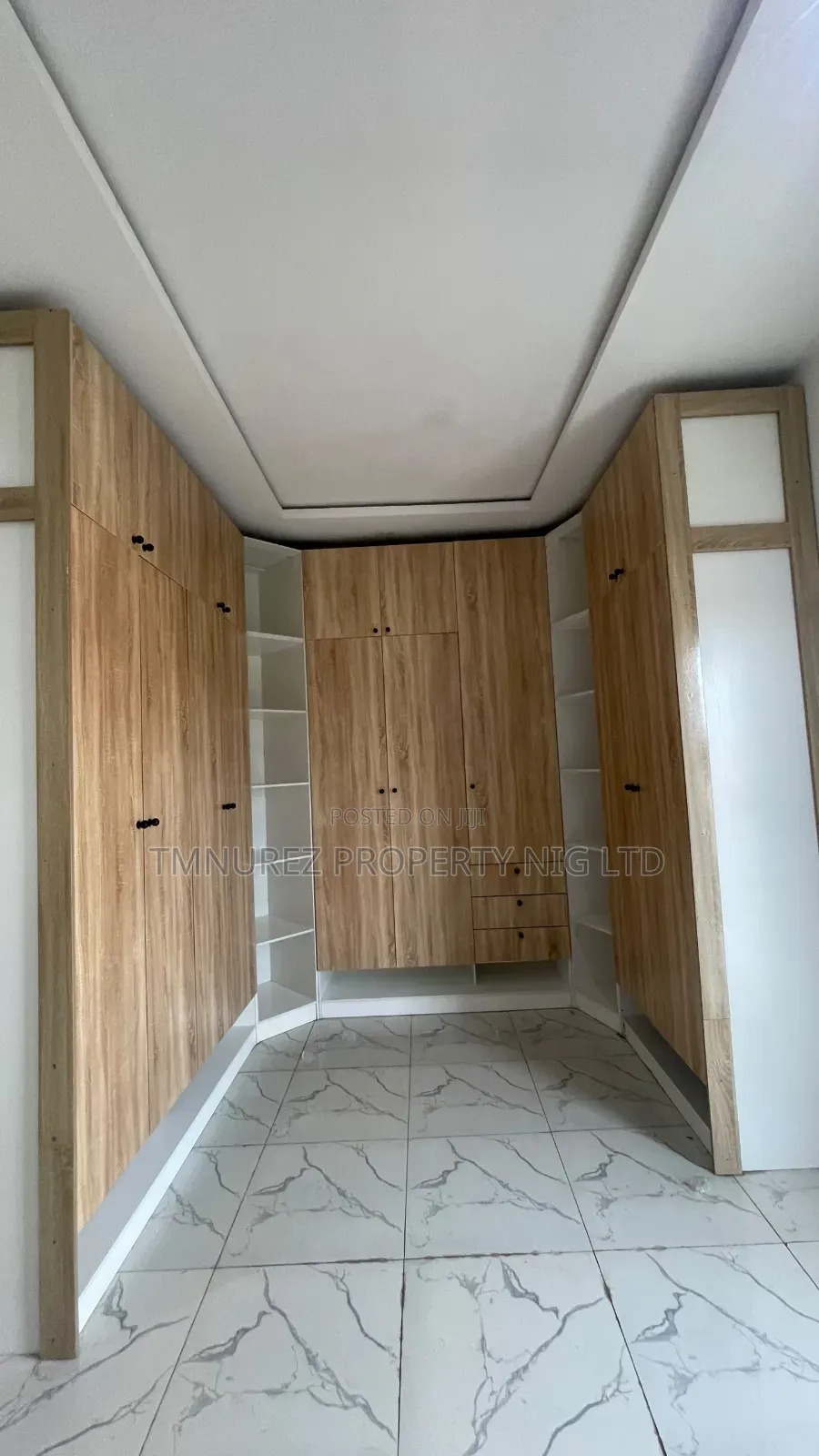 6bdrm Duplex in Chevron for rent in Chevron