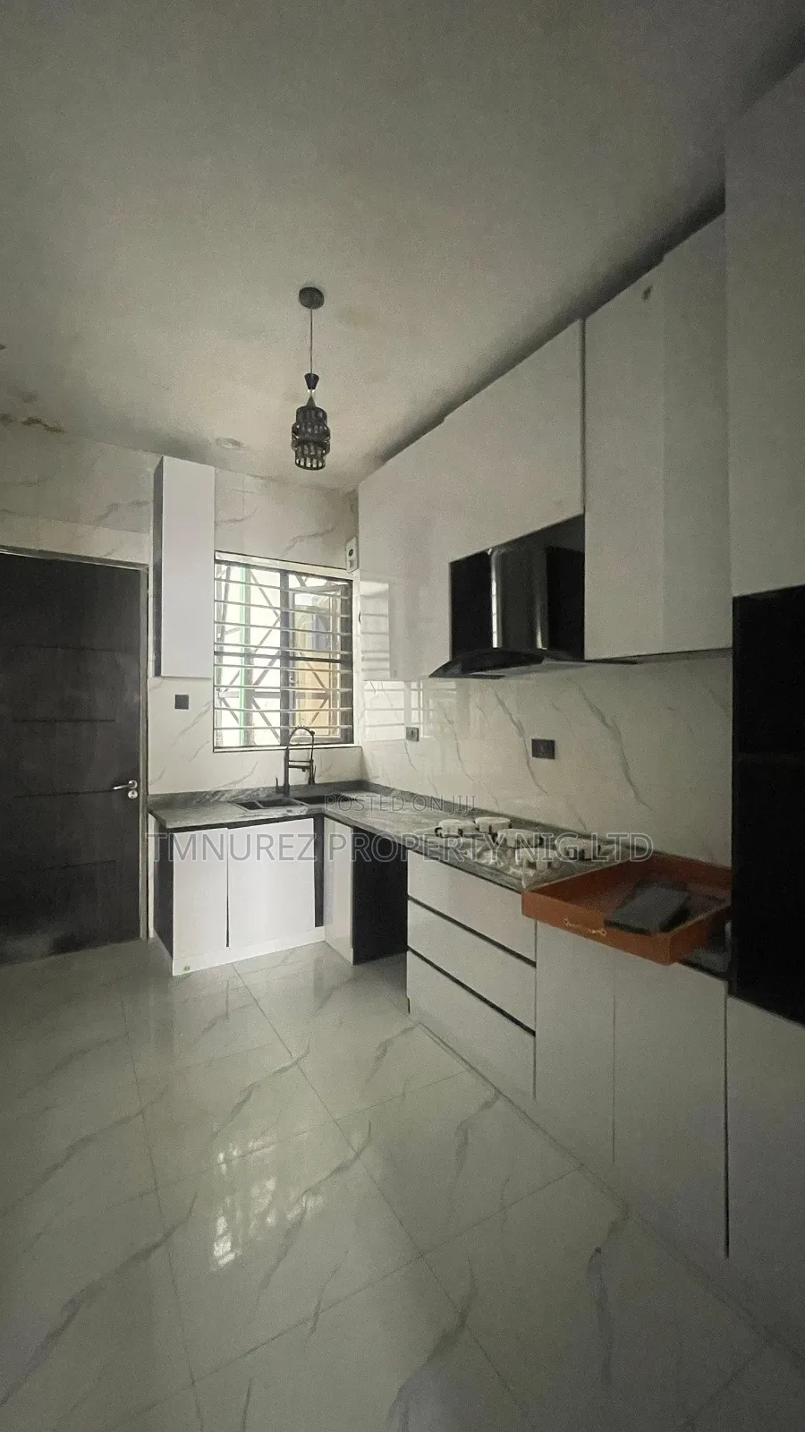 4bdrm Duplex in Chevron for sale in Chevron