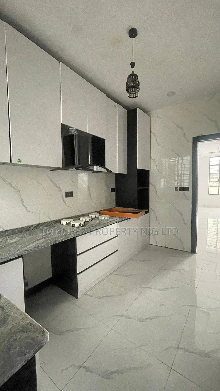 4bdrm Duplex in Chevron for sale in Chevron