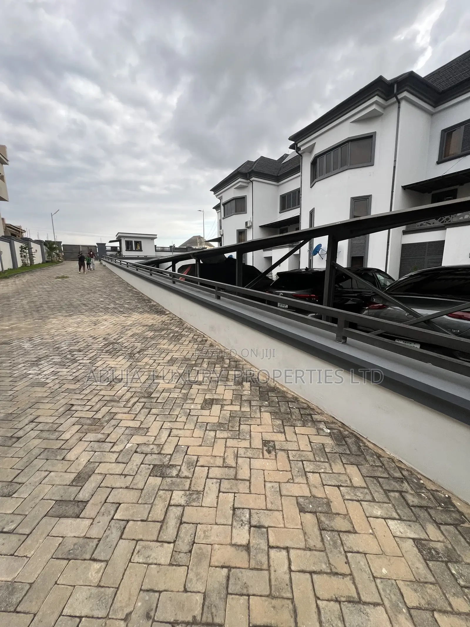 4bdrm Townhouse / Terrace in Guzape for rent in Guzape District
