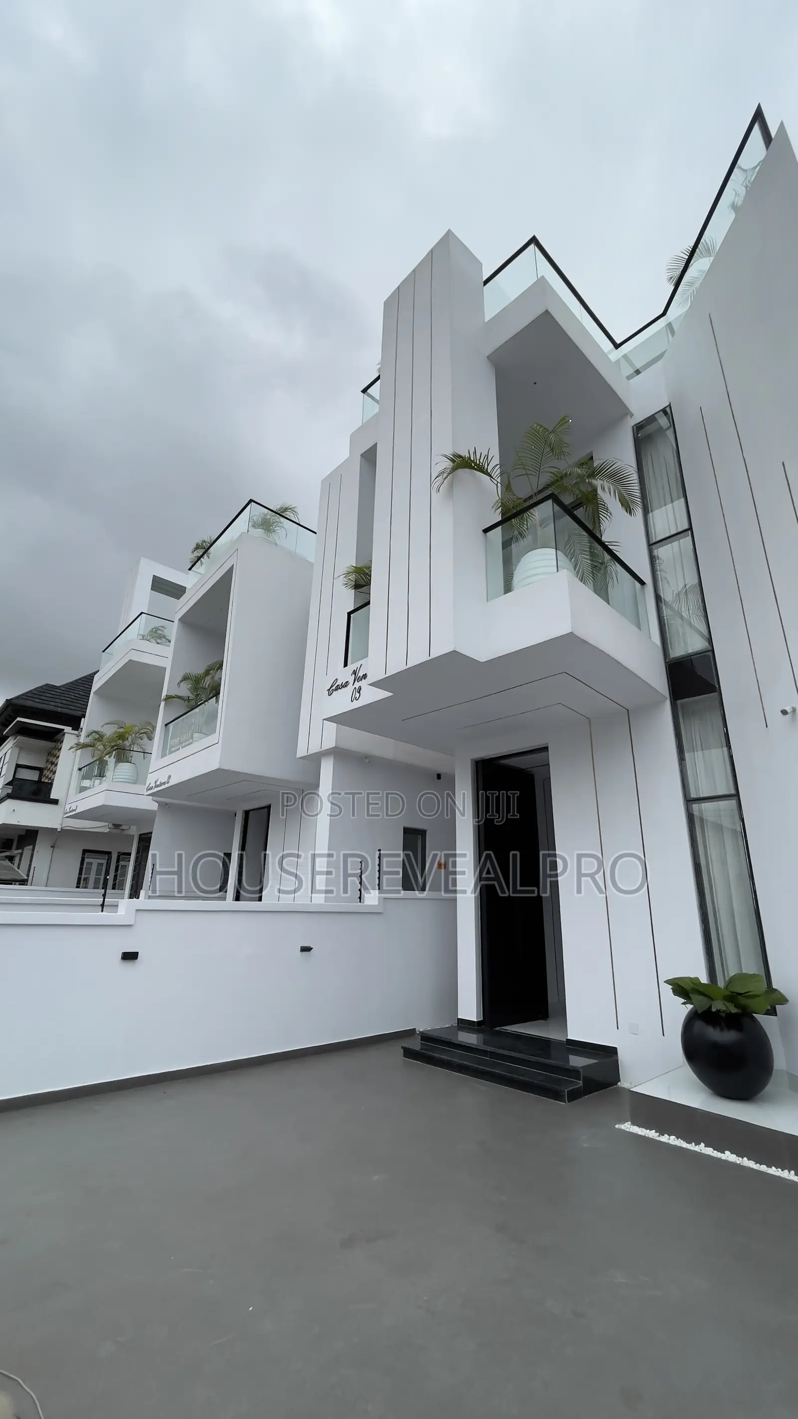5bdrm Duplex in Ikota Villa for sale in Ikota