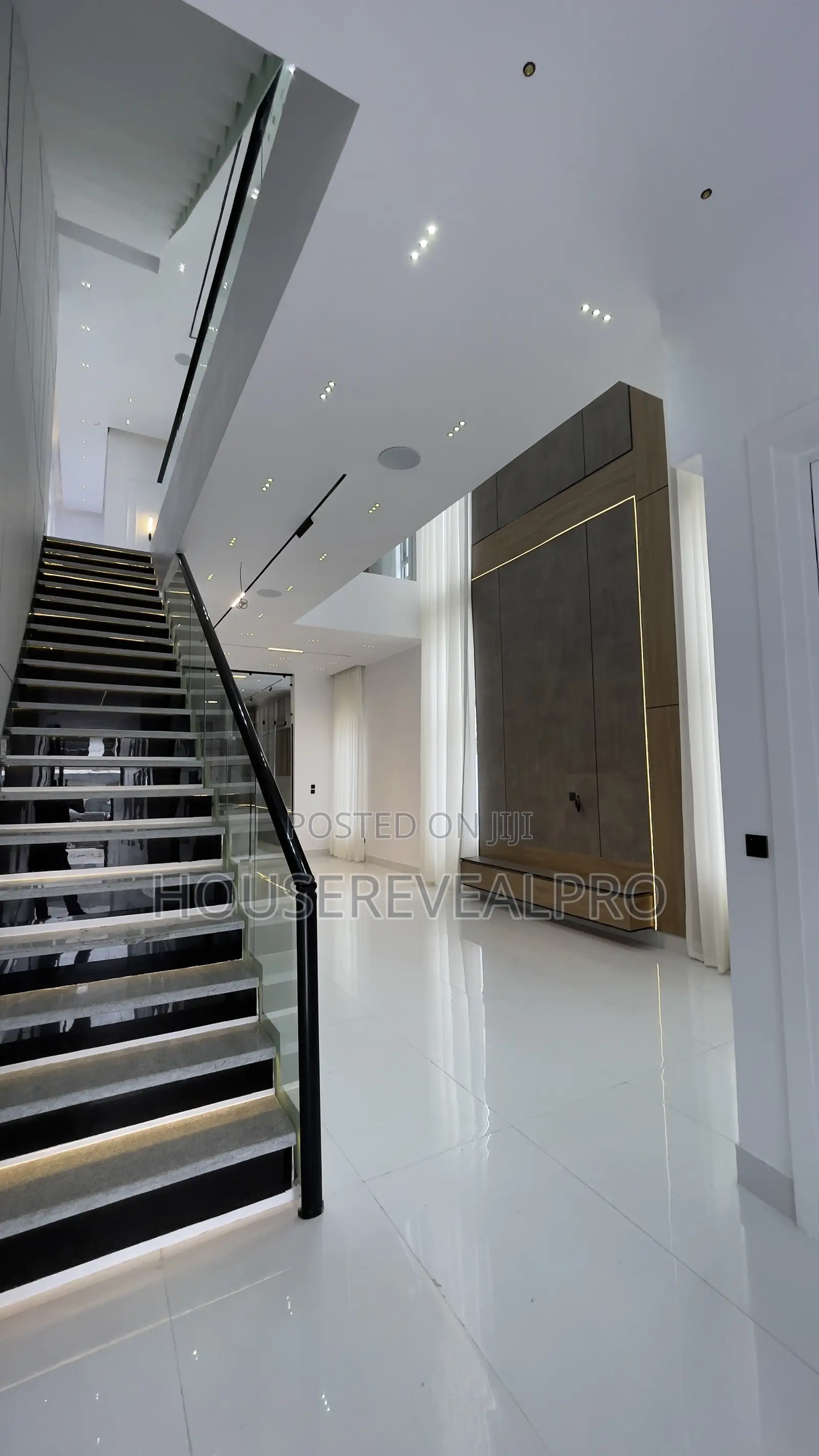 5bdrm Duplex in Ikota Villa for sale in Ikota