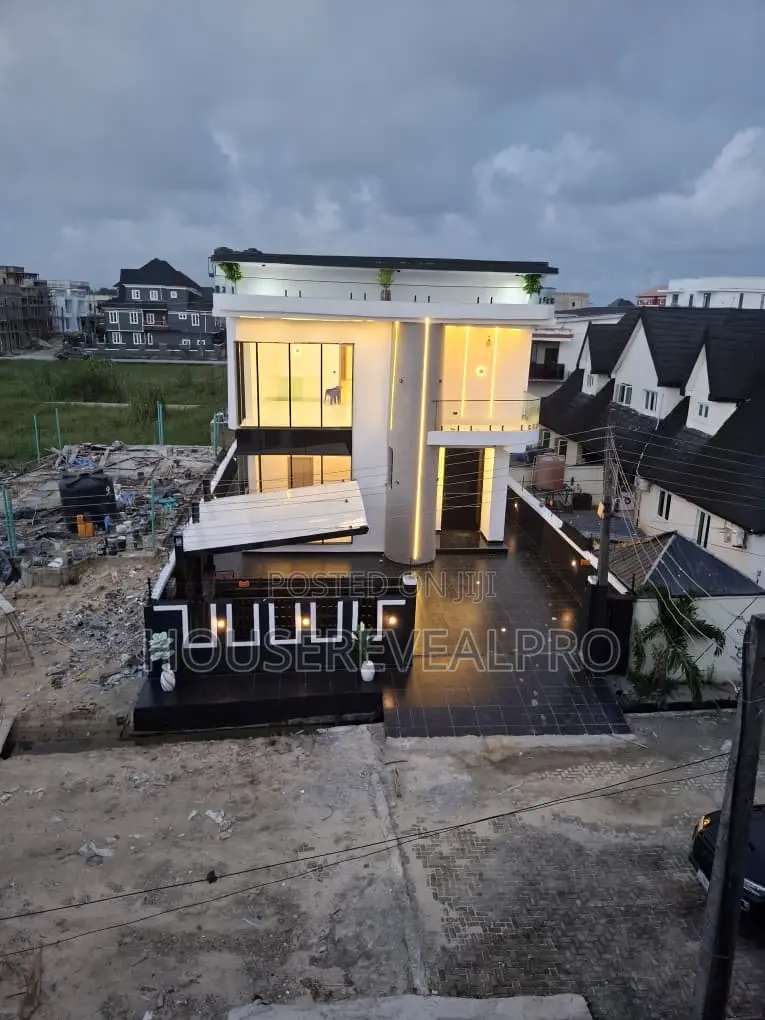 5bdrm Duplex in Lekki Ajah, Sangotedo for sale in Sangotedo
