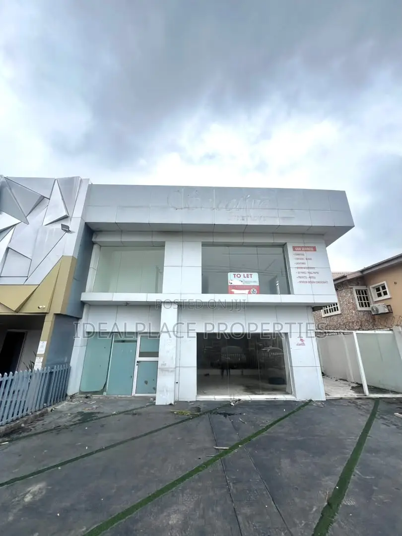 Spacious 4-Bedroom Duplex With BQ Suitable for Office/Business in Lekki Phase 1