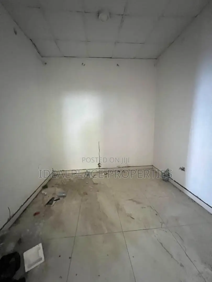 Spacious 4-Bedroom Duplex With BQ Suitable for Office/Business in Lekki Phase 1