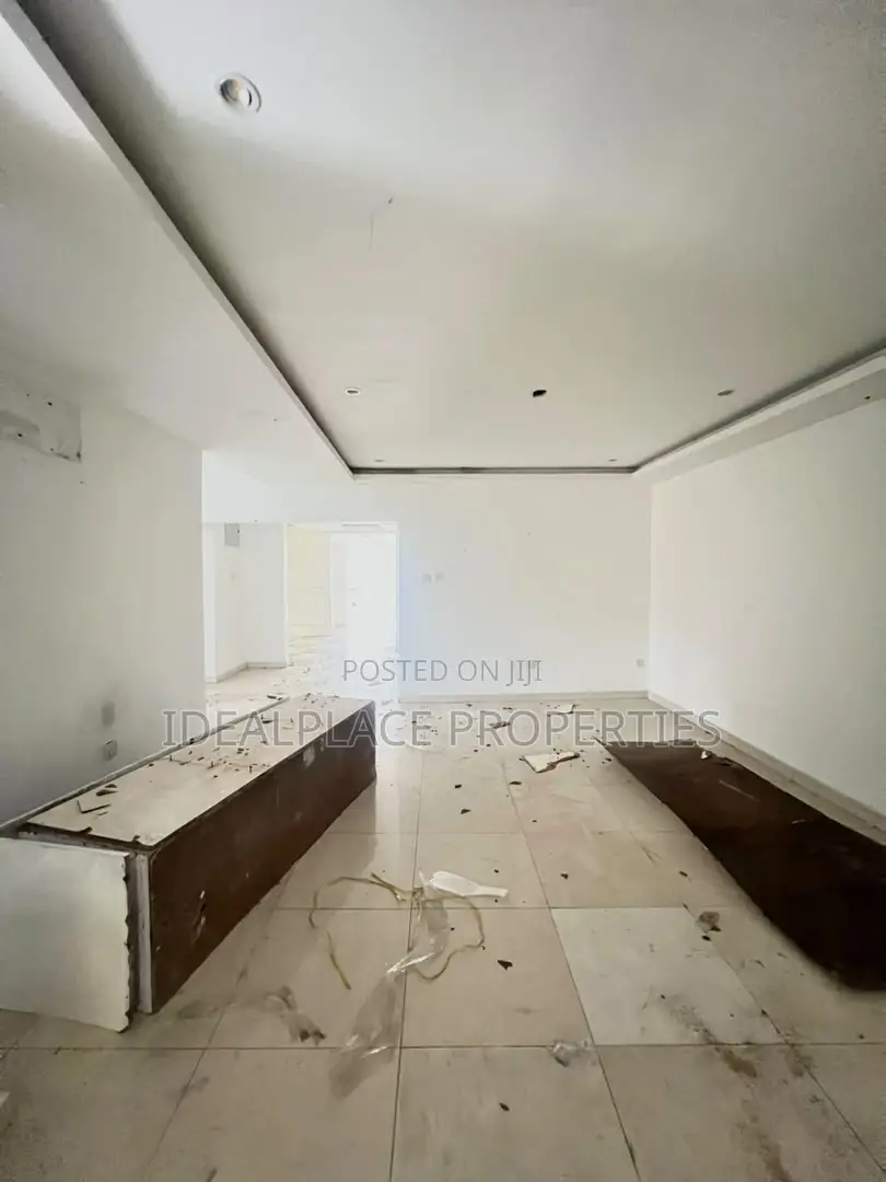 Spacious 4-Bedroom Duplex With BQ Suitable for Office/Business in Lekki Phase 1