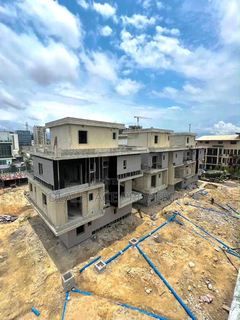 5bdrm House in Banana Island for sale in Banana Island