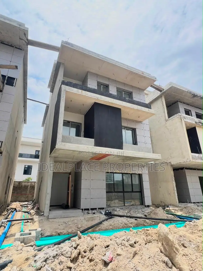 5bdrm House in Banana Island for sale in Banana Island