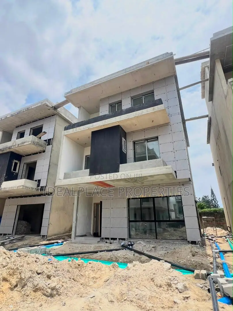 5bdrm House in Banana Island for sale in Banana Island